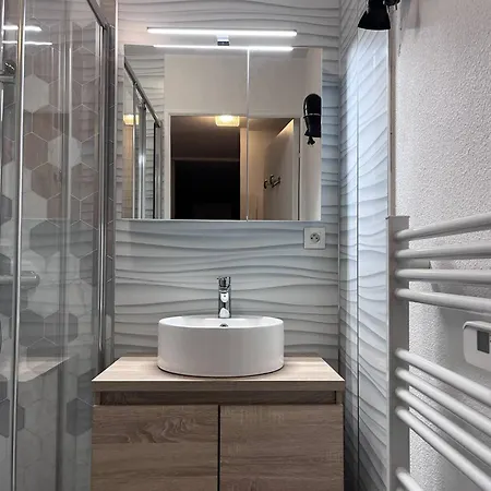 Appartamento à Avec Terrasse Et Parking - Fr-1-812-20 *